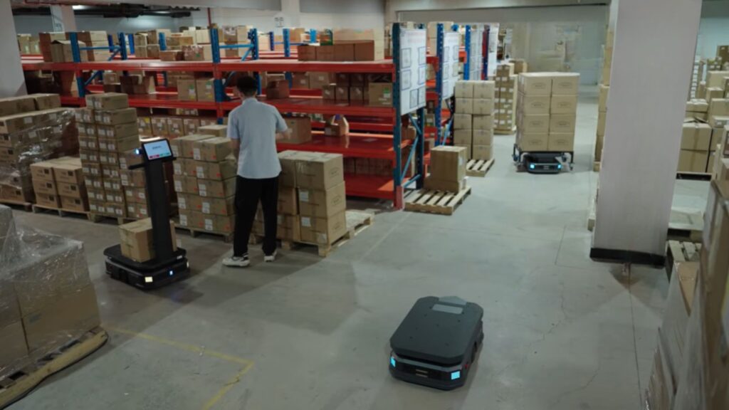 robots working with people